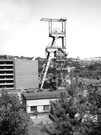 Le puits de Hombourg. Hauteur du chevalement : 40 mtres. Ce chevalement n'existe plus aujourd'hui.