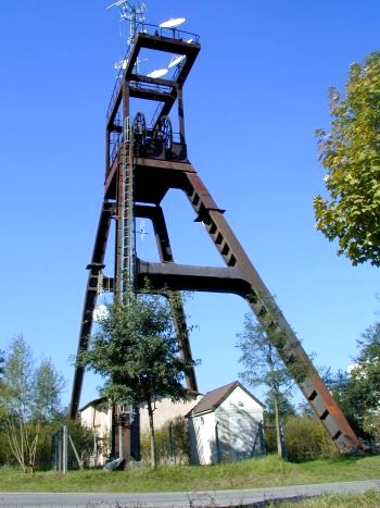 Chevalement du puits Simon 4. Hauteur totale : 32.70 mtres.