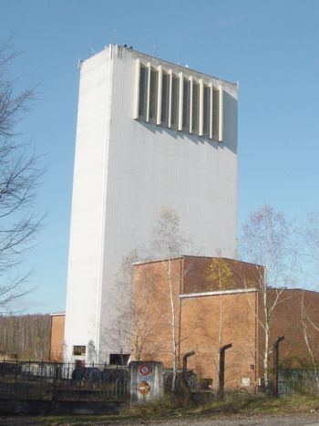 Le chevalement du puits Simon 5. Hauteur totale : 57,35 mtres.